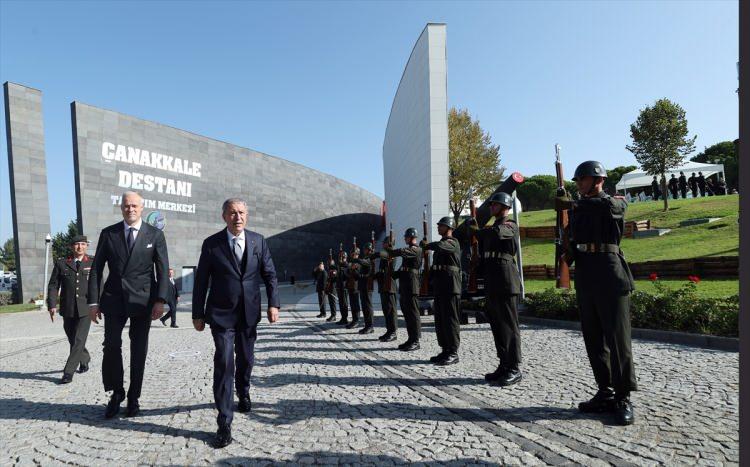 <p>Tarihi ortak şahsiyetlerin, ortak mimari eserlerin bulunduğunu anlatan Akar, konuşmasını şöyle sürdürdü:</p>
<p>"Bu tarih boyunca bütün coğrafyada gerçekten Türk ve Macaristan iş birliğinin güzel örnekleri sergilendiği sembol faaliyetlerimiz var. </p>