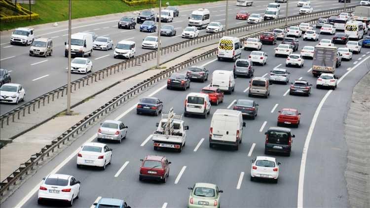 <p>Ülke genelinde yol kullanıcılarını trafik güvenliği hususunda bilgilendirme ve bilinçlendirme faaliyetleri kapsamında eğitim materyalleri bastırılacak, bireylere küçük yaşta trafikte güvenli davranma alışkanlığı kazandırmak amacıyla trafik güvenliği eğitimlerine devam edilecek.</p>
<p> </p>