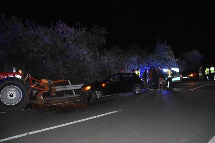 <p>Tedavi altına alınan 7 yaralının da sağlık durumlarının iyi olduğu öğrenildi. Kazada maddi hasarın oluştuğu araçlar, çekici yardımıyla otoparka kaldırıldı. Kazaya ilişkin inceleme başlatıldı.</p>
