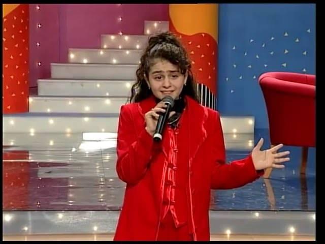 <p><span style="color:#000000"><strong>Azeri kızı Günel olarak hafızalara kazınan şarkıcı Günel Zeynalova, henüz 13 yaşındayken İbrahim Tatlıses'in konserinde sahneye çıkmış ve büyük bir şöhretin kapılarını Tatlıses'in desteğiyle aralamayı başarmıştı. </strong></span></p>
