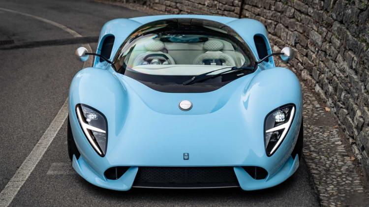 <p><strong>De Tomaso P72</strong></p>
<p> </p>
<p>Eski firmalarından biri olan De Tomaso, 2019 Goodwood Hız Festivali'nde 700 beygir gücüne sahip yeni modeliyle döndü.</p>