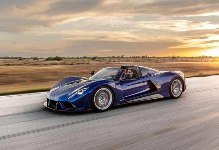 <p><strong>Hennessey Venom F5 Roadster</strong></p>
<p> </p>
<p>Hennessey Venom F5 hiper otomobilinin üstü açık hali olan Roadster versiyonu, 3 milyon dolara alınabiliyor.</p>