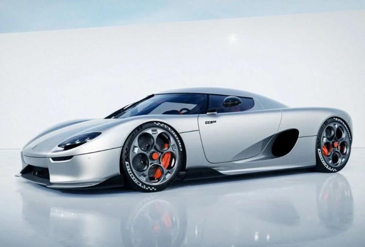 <p><strong>Koenigsegg CC850</strong></p>

<p> </p>

<p>İlk olarak 50 adet üretileceği açıklanan araç talep üzerine 70 adete yükseltildi. Araç, çift turbo 5.0 litrelik bir V8'le 1.198 beygir güç üretiyor. Araçla ilgili net bir fiyat belirtilmese de 3.7 Milyon dolar seviyesinde olduğu tahmin ediliyor. </p>

<p> </p>
