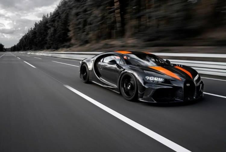 <p><strong>Bugatti Chiron Super Sport 300+</strong></p>
<p> </p>
<p>Bugatti, Chiron'un değiştirilmiş Super Sport 300+ modeliyle 300 mil sınırını aştığını açıklamıştı. </p>
<p>Fiyat: 3.9 Milyon dolar</p>