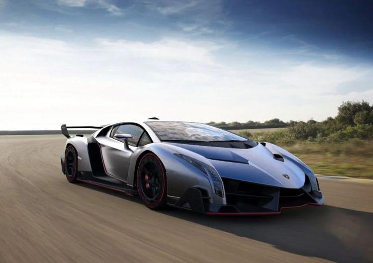 <p><strong>Lamborghini Veneno</strong></p>
<p> </p>
<p>Sadece 14 adet üretilen Veneno modeli 4.5 milyon dolara satıldı.</p>