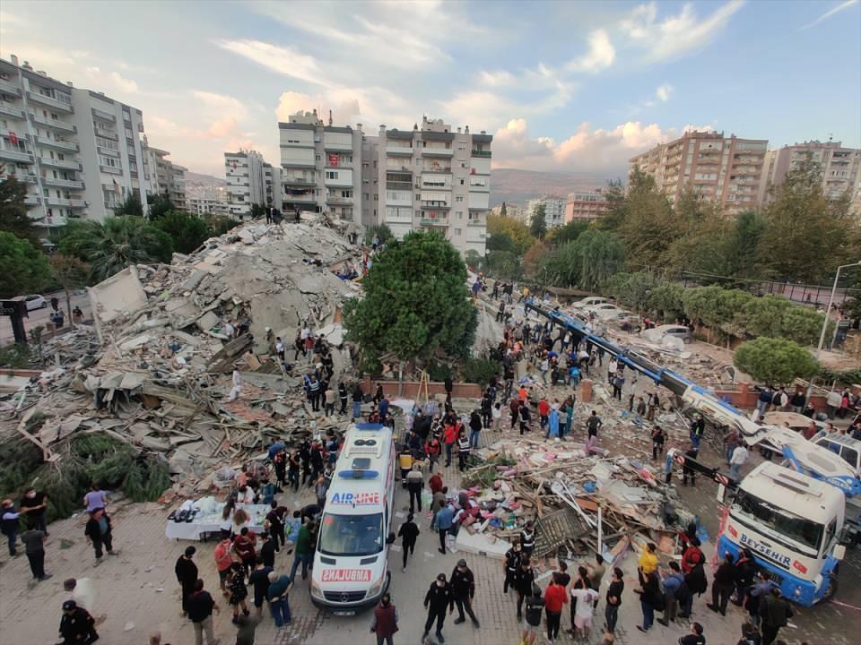 <p>Bayraklı ilçesindeki 7 alanda, aralarında depremde yıkılan veya ağır hasar gören binaların da bulunduğu yerler için Toplu Konut İdaresi Başkanlığı (TOKİ) tarafından yapım ihalesi gerçekleştirilerek inşaatına başlandı.</p>
<p> </p>