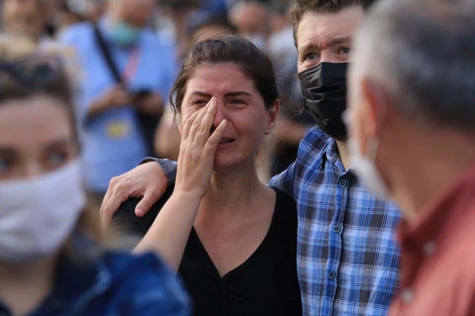 <p>Türk Kızılay tarafından acil barınma ihtiyacının karşılanabilmesi amacıyla geçici barınma merkezleri oluşturuldu ve hemen sıcak yemek dağıtımına başlandı.</p>
<p> </p>