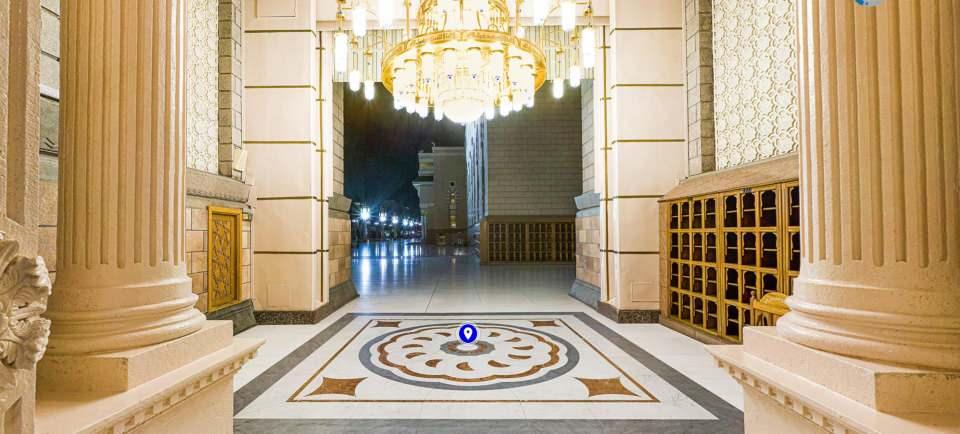 <p>Hz. Muhammed Mustafa (SAV) tarafından bizzat yaptırılan binalardan biri olma özelliğini taşıyan Mescid-i Nebevî'yi sanki oradaymış gibi gezmek ister misiniz?</p>
