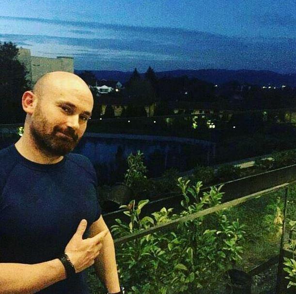 <p><strong>SADECE DOKTOR KARARI YETERSİZ SAYILDI</strong></p>

<p>Sabah'ın haberine göre İzmir Bölge Adliye Mahkemesi, Aysal'ın yargılama sürecinde hastanede gözetim altında tutularak cezai ehliyetinin olup olmadığının belirlenmesi gerekirken, sadece doktor muayenesiyle karar verildiği, bu nedenle de raporun yetersiz olduğu gerekçesiyle yerel mahkemenin kararını bozdu. Bu gerekçeyle bozulan karar Fethiye Ağır Ceza Mahkemesi'ne gönderildi.</p>
