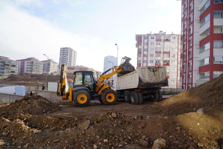 <p>Bu işlerde çok ciddi emekleri geçen belediye çalışanlarımız var, başkan yardımcılarımız var, belediye meclis üyelerimiz var, hepsine ayrı ayrı teşekkür ediyorum. </p>
