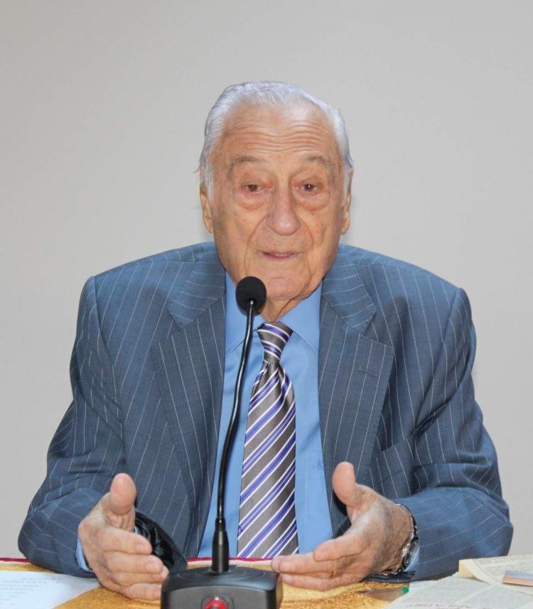 <p>Usta gazeteci ve sunucu Halit Kıvanç, 97 yaşında yaşamını yitirdi.</p>
