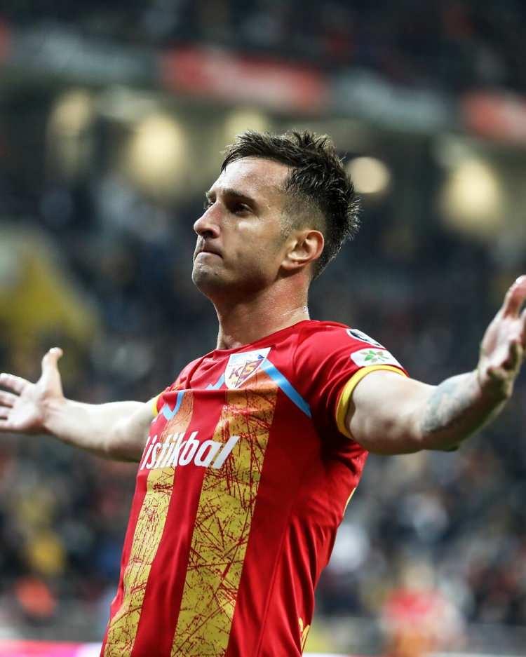 <p>Gavranovic-Kayserispor</p>
<p>4 GOL</p>