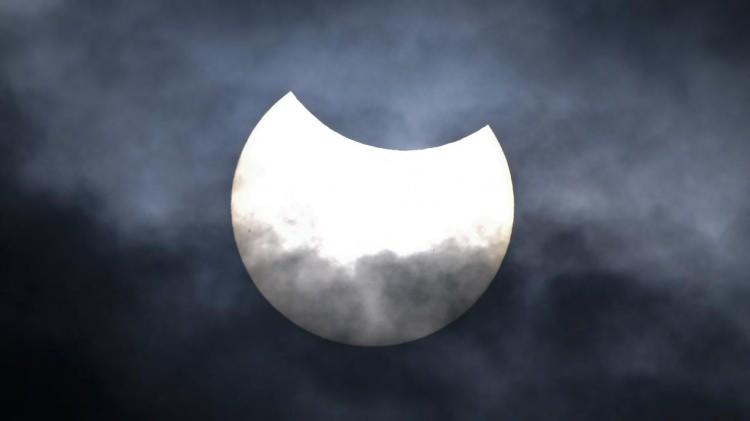 <p>Batı Fransa`daki Hede-Bazouges`te kısmi bir güneş tutulması.</p>
