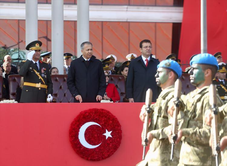 <p>İstanbul Valisi Ali Yerlikaya, 1. Ordu ve İstanbul Garnizon Komutanı Korgeneral Ali Sivri ve İstanbul Büyükşehir Belediye Başkanı Ekrem İmamoğlu da katıldı.</p>