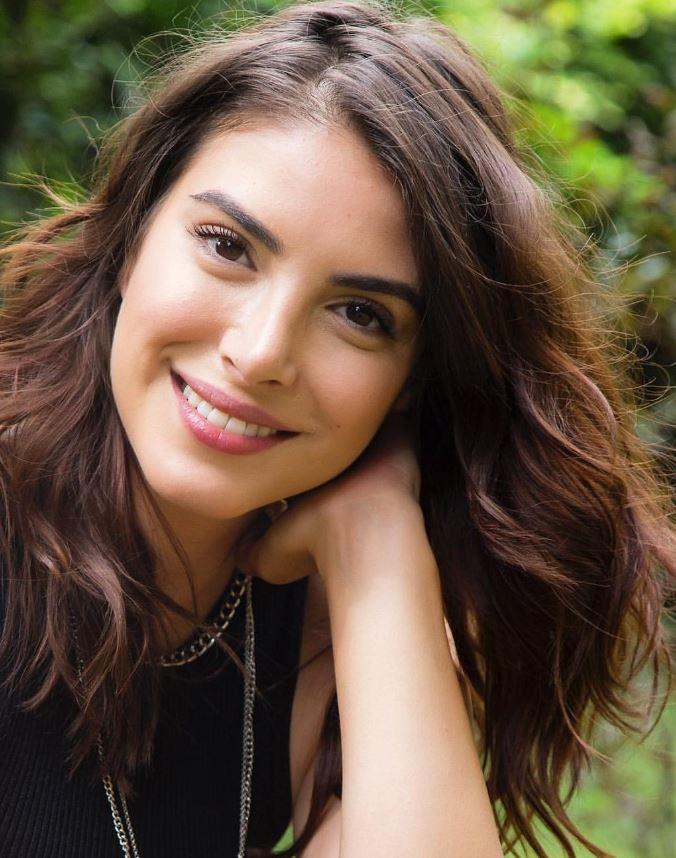 <p><span style="color:#000080"><strong>Deniz Baysal - İZMİR</strong></span></p>
