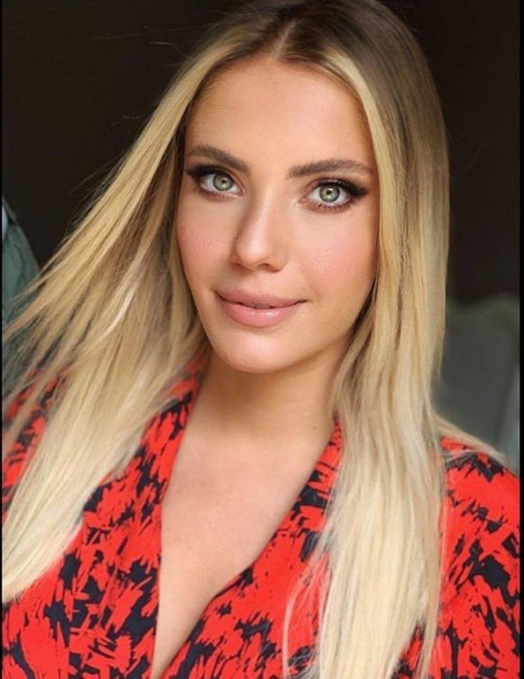 <p><span style="color:#000080"><strong>Eda Ece Uzunalioğlu - İSTANBUL</strong></span></p>
