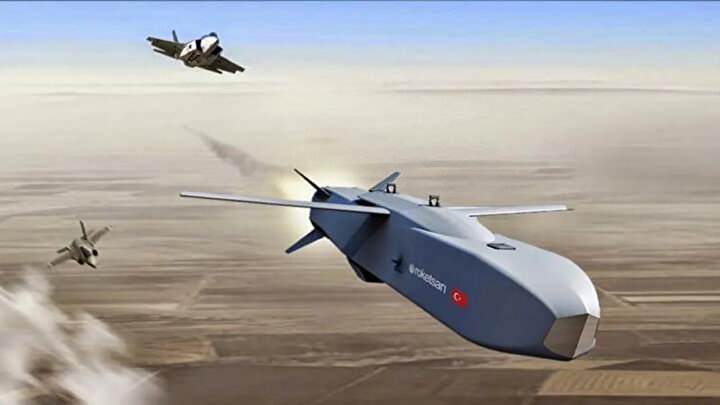 <p>Tüm bu süreçleri geçtiklerini ve teslimatlara başladıklarını bildiren Okyay, "Geçtiğimiz ay 4 motorun teslimatını gerçekleştirdik. KTJ-3200 dediğimiz 3200 newtonluk turbojet motorlar. Gelecek sene çok yükselen adetlerle teslimatları devam edecek. Burada rakamlara çok girmek istemiyorum ama önümüzde; biz rampa deriz, ciddi bir rampa var. O rampayı çıkıp, ciddi adetlerde üretimler ve teslimatlar yapacağız gelecek sene." dedi.</p>