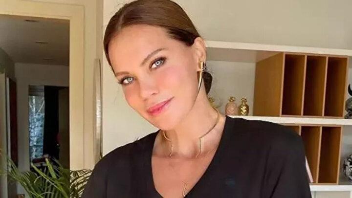 <p><strong>"BENİ EN ÇOK BU ÖZELLİĞİ ETKİLEDİ"</strong></p>
<p>EBRU ŞALLI: TOGG otomobil Türkiye için çok güzel bir yenilik. Elektrikli araba tüm dünyada artık cok yaygın ve tercih ediliyor. Ayrıca TOGG otomobilimizde beni en cok etkileyen kısım ise sadece 30 dakikada aracın sarjının %80 inin doluyor olması. Bu çok değerli bir özellik. Heyecanlıyız tabi... Tüm Türkiye için hayırlı olsun diyorum.</p>
