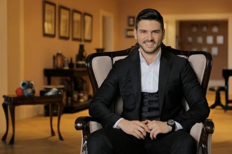 <p><span style="color:#FF0000"><strong>TOLGAHAN SAYIŞMAN </strong></span></p>
<p><span style="color:#000000"><strong>"Türkiye'nin son yıllarda yapmış olduğu sanayi atağının en önemli güç göstergesi olan TOGG'un ülkemiz için hayırlı ve uğurlu gelmesini temenni ederim."</strong></span></p>
