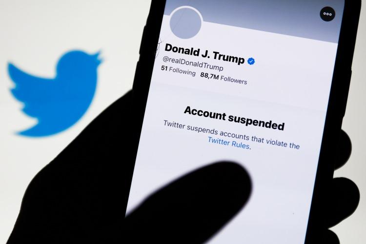 <p><strong>MUSK, TRUMP'A TWİTTER'INI GERİ VERECEK</strong></p>

<p>Elon Musk’ın Twitter’dan men edilen ünlü isimlere platformun kapısını yeniden açması bekleniyor. Bu isimlerden birisi muhtemelen Donal Trump olacak.</p>
