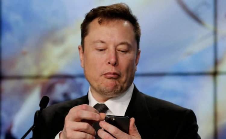 <p><strong>TWITTER'DA REKLAMLAR ARTACAK</strong></p>

<p>Kişiye özel reklamların aslında bir içerik olduğunu söyleyen Musk, Twitter'da önceliğinin para kazanmak olmadığını söylemesine rağmen, Twitter'da daha fazla reklama yer verileceğinin sinyallerini verdi.</p>

<p>Ayrıca Musk, "Alaka düzeyi düşük reklamlar spam'dır ancak alaka düzeyi yüksek reklamlar aslında içeriktir!" sözleriyle Twitter'ın önümüzdeki süreçte daha fazla veri talep edebileceğini gösterdi.</p>

<p> </p>
