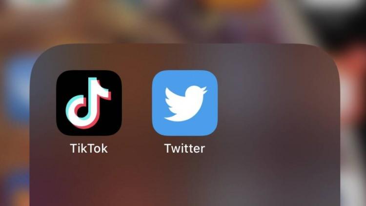<p><strong>TWITTER'DA VİDEOLAR DAHA FAZLA ÖN PLANA ÇIKACAK</strong></p>

<p>Musk daha önce yaptığı açıklamada TikTok sıkıcı değil demiş ve Twitter'ın da benzer bir algoritmayı benimseyebileceğini söylemişti.</p>

