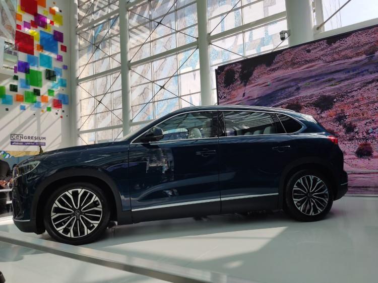 <p>Togg'un C segment SUV benzinli ve dizel araçlara rekabet edebilecek fiyatlardan satılacağını söyleyen Varank, "Dolayısıyla vatandaşlarımız fiyatı merak ediyorlarsa, şu anda piyasada satılan C segment SUV dizel ve benzinli araçların fiyatlarına bakabilirler. Togg, bunların fiyatlarıyla piyasaya çıkacakmış diyebilirler" ifadelerini kullandı.</p>

<p> </p>
