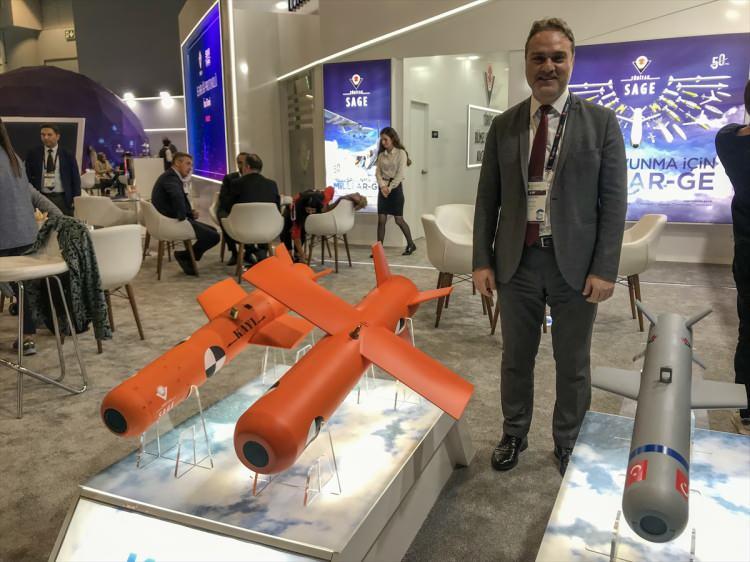 <p>Yerli ve milli, modüler ve maliyet etkin tasarım kriterleri göz önünde bulundurularak tasarlanan silah sistemi, operasyonel kabiliyetler ve maliyetleri minimize etme açısından güçlü bir konumda yer alıyor.</p>
