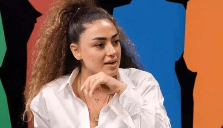 <p><span style="color:#000000"><strong>Tatlıses'in gelini Yasemin Şefkatli'ye de altın kemer takması hakkında sessizliğini bozan Çıtak, diğer kardeşlerinin kırgın olduğuna dair çıkan iddialara son noktayı koydu.</strong></span></p>