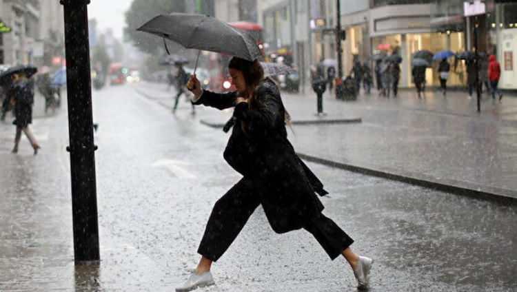 <p><strong>SAĞANAK YAĞIŞ UYARISI</strong></p>

<p>Hafta sonu Ege bölgesi genelinde sağanak yağış beklenirken, yeni hafta ile birlikte yağışlar Marmara bölgesinde de etkili olması bekleniyor.</p>
