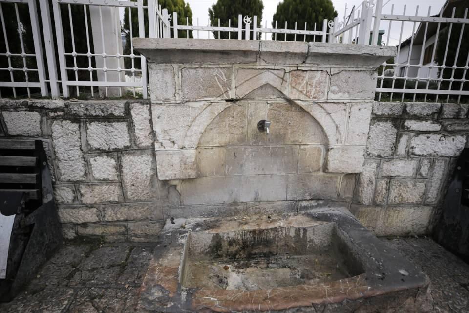 <p>İnşa edildiği günden itibaren, 502 yıldır ayakta durmayı başaran çeşme, 2006'da restore edildi ve hala "hayır çeşmesi" vasfını taşıyor.</p>