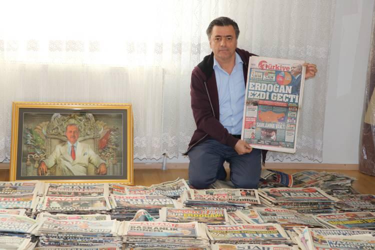 <p>AK Parti'nin iktidara geldiği 3 Kasım 2002 tarihinde Almanya'da yaşayan Hasan Kurucan, burada Cumhurbaşkanı Recep Tayyip Erdoğan'ın yer aldığı Alman gazetelerini alarak koleksiyonuna başladı.</p>
