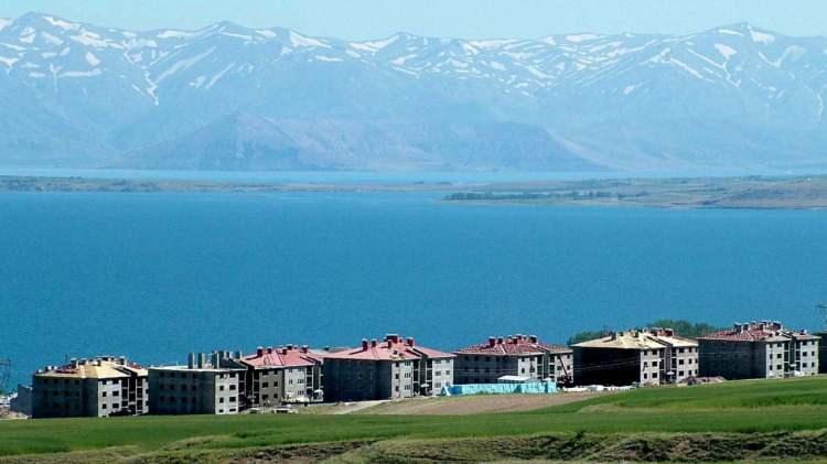 <p>Bitlis<br />
<br />
16 Kasım Çarşamba: 1250 konut</p>
