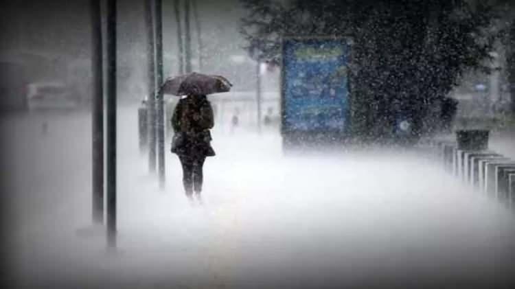 <p>Meteoroloji'nin 4-10 Kasım tarihleri arası için paylaştığı son rapora göre genellikle mevsim normalleri civarında, batı kesimlerde mevsim normalleri üzerinde seyreden hava sıcaklıklarının pazar gününden itibaren batı kesimlerden başlayarak azalacağı tahmin ediliyor.</p>