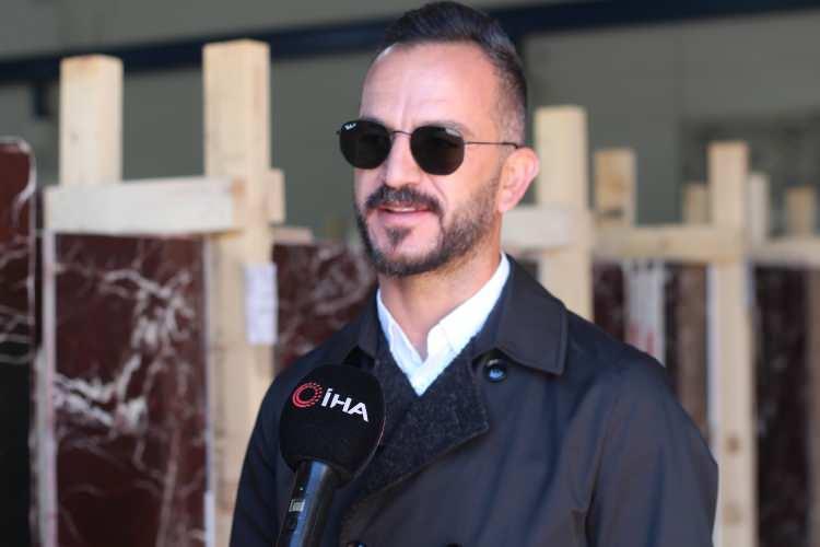 <p>enklerin belirlenmesiyle birlikte Alacakaya Mermer Üretim Müdürü Sinan Diker, dünyada sadece Alacakaya ilçesinde çıkarılan ve 4 kıtadaki 60 farklı ülkeye ihraç edilen ‘Vişne Mermeri’ rengini TOGG’da görmek istediklerini belirtti. </p>
