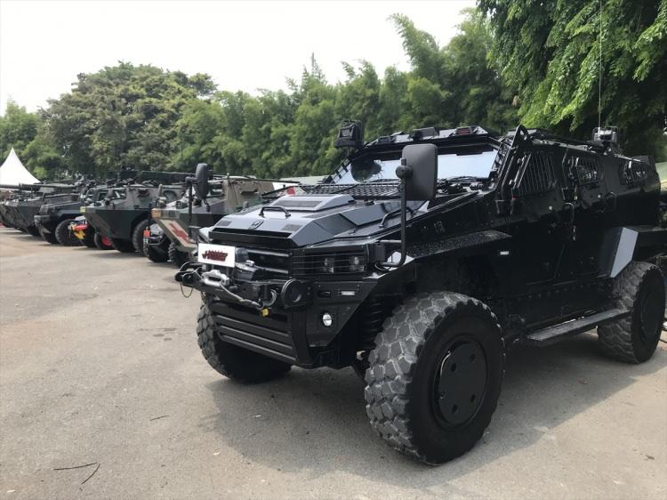 <p>Yörük 4x4 aracını haziranda Endonezya'ya gönderdiklerini ifade eden Çorbacıoğlu, aracın güvenlik güçleri tarafından test edildiğini söyledi. Çorbacıoğlu, fuarda yapılan gösterilerde de aracı sergilediklerini ve ülkedeki farklı kullanıcılara gösterdiklerini belirtti.</p>