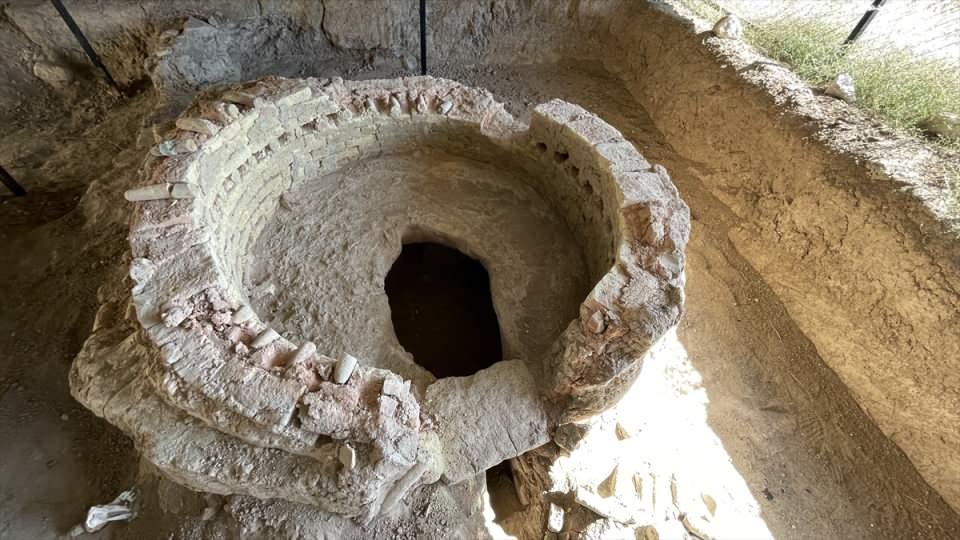 <p>Konya Müze Müdürlüğü Uzmanı Mehmet Ali Çelebi, AA muhabirine, merkez Meram ilçesi Şükran Mahallesi'nde 3. Derece Arkeolojik Sit alanında sürdürülen kentsel dönüşüm alanında, Müze Müdürlüğü Başkanlığında kazı çalışmaları yaptıklarını söyledi.</p>

<p> </p>
