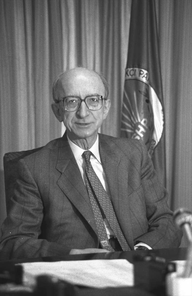 <p>Fizik alanında Nobel'den sonraki en önemli ödül olan Wigner Madalyası'nı 2004'te alan İnönü, bu ödülü Feza Gürsey'den sonra hak eden ikinci Türk oldu.</p>

<p> </p>
