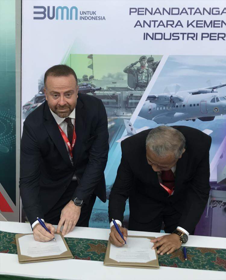 <p> Nurol Makina tarafından üretilen zırhlı araç Yörük 4x4'ün Endonezya'da ortak üretimine yönelik mutabakat metni imzalandı.</p>
