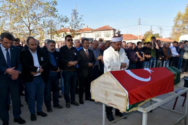 <p>Cenaze töreninin ardından Midilli, Ertuğrul köy mezarlığına defnedildi.</p>