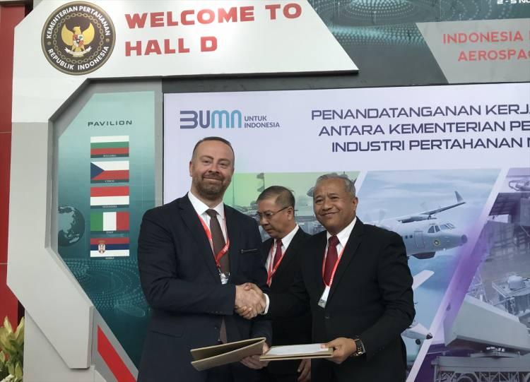 <p>Şirket, Endonezya'nın Cakarta kentinde düzenlenen Indo Defence Expo & Forum 2022'de Yörük 4x4 (NMS 4x4) aracının maketlerini sergiledi. Yörük aracı, fuar kapsamında Endonezya Silahlı Kuvvetleri tarafından yapılan gösteride de yer aldı.</p>
