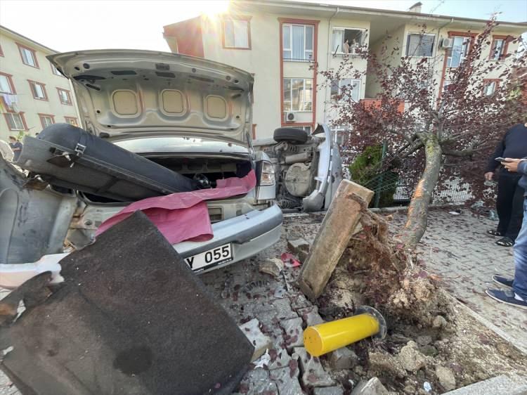<p>Gürültü nedeniyle panik yaşayan site sakinlerinin durumu bildirmesi üzerine bölgeye itfaiye ve sağlık ekipleri sevk edildi.</p>
