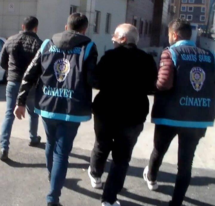 <p>Ekipler, telefonda bulunan sim kartın değiştirildiğini ve telefonu çoban olduğu öğrenilen M.A.'ya ait olduğu tespit edilen sim kartla kullanıldığını belirledi. </p>
