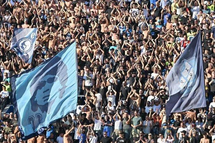 <p>7. Diego Armando Maradona Stadium – Napoli – İtalya</p>
<p>Kapasite: 54,726</p>