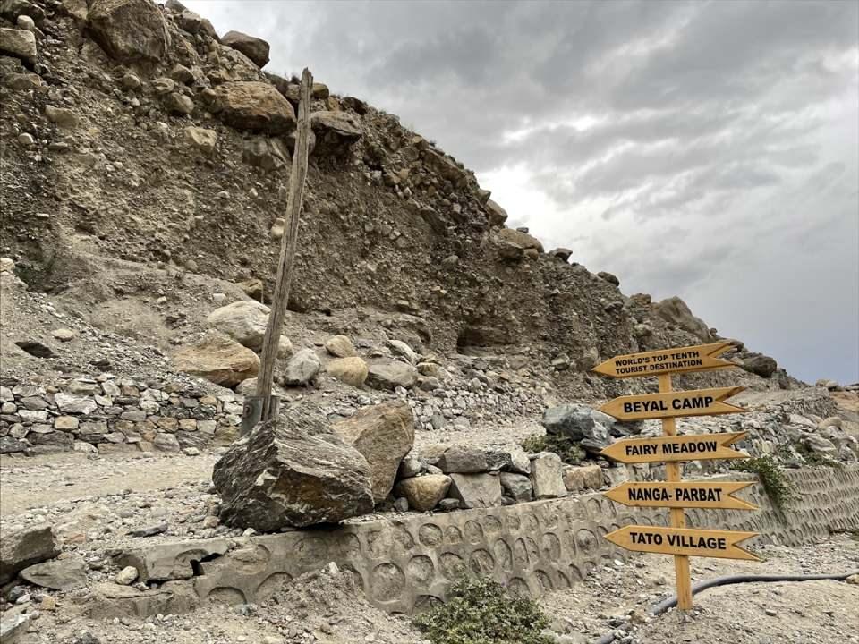 <p>Pakistan'ın en tehlikeli yolları arasında yer alan "Fairy Meadows (Peri Çayırı)", macera tutkunlarının gözdesi konumunda bulunuyor.</p>

<p> </p>
