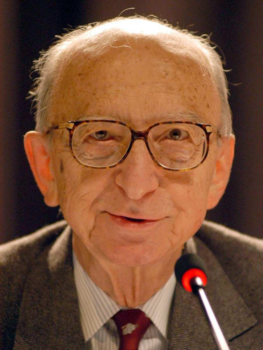 <p><strong>- ABD'de tedavi gördüğü hastanede vefat etti</strong></p>

<p>Siyaseti bıraktıktan sonra tekrar öğretim üyeliğine dönen İnönü, hastalığı nedeniyle ABD'ye tedavi olmaya gitti.</p>

<p> </p>
