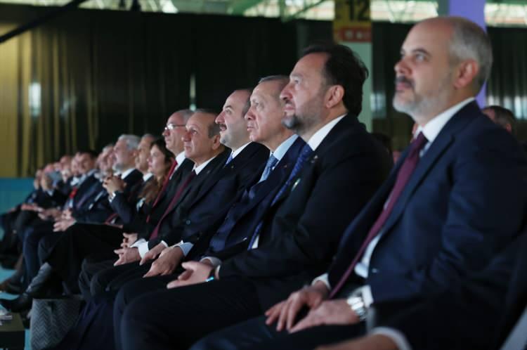 <p>Cumhurbaşkanı Recep Tayyip Erdoğan, sabah saatlerinde de TÜYAP İstanbul Fuar ve Kongre Merkezi'nde gerçekleşen, Anadolu Ajansı'nın Global İletişim Ortağı olduğu 19. MÜSİAD EXPO 2022 Ticaret Fuarı'na katıldı.</p>