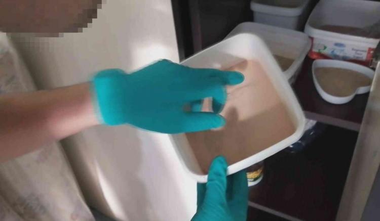 <p>Operasyona ş&uuml;pheli g&ouml;zaltına alınırken, adresinde yapılan aramada 10 kilo 200 gram ambergris (balina kusmuğu), 103 adet sikke, 1 adet heykelcik, 4 adet y&uuml;z&uuml;k, 4 adet kolye ile 2 adet kemer ele g</p>
