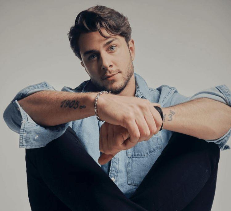 <p>2) Onur Seyit Yaran-Kardeşlerim</p>
<p> </p>