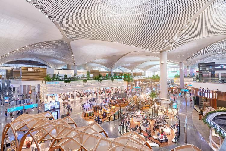 <p>87.30'luk memnuniyet oranına sahip İstanbul Havalimanı, en yakın rakibi Singapur Changi Havalimanı'na yaklaşık 4 puanlık fark attı.</p>
<p> </p>